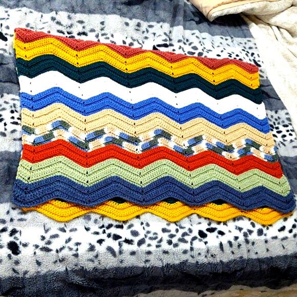 Handmade chevron crochet small afghan throw granny blanket multicolor - Picture 3 of 4